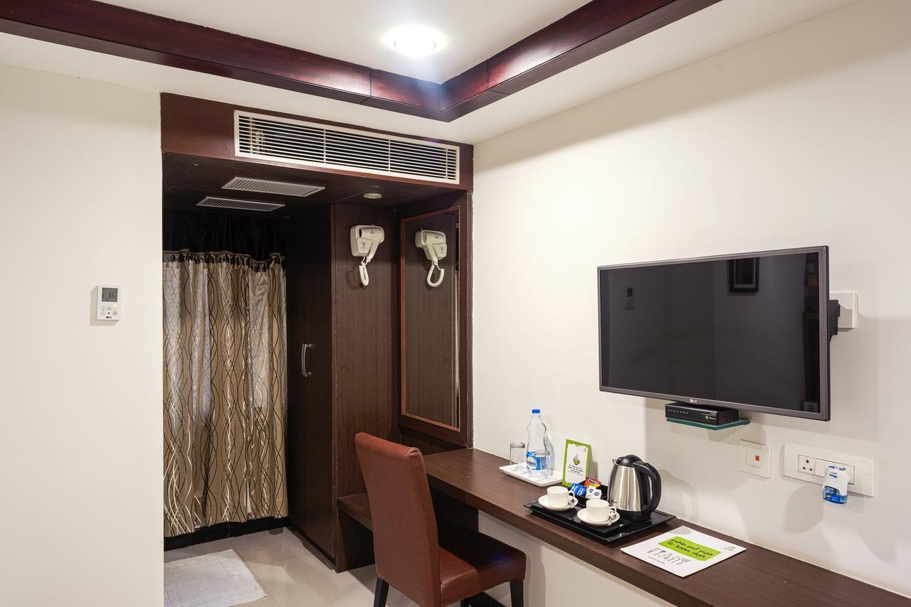 Treebo Empire Hotell Vijayawāda Exteriör bild